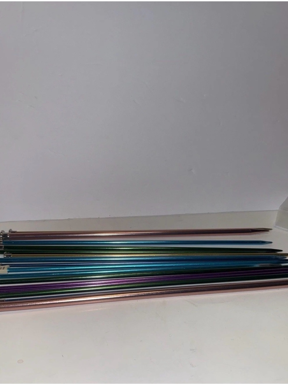 Iridescent Metal Knitting Needles Set - Multicolor